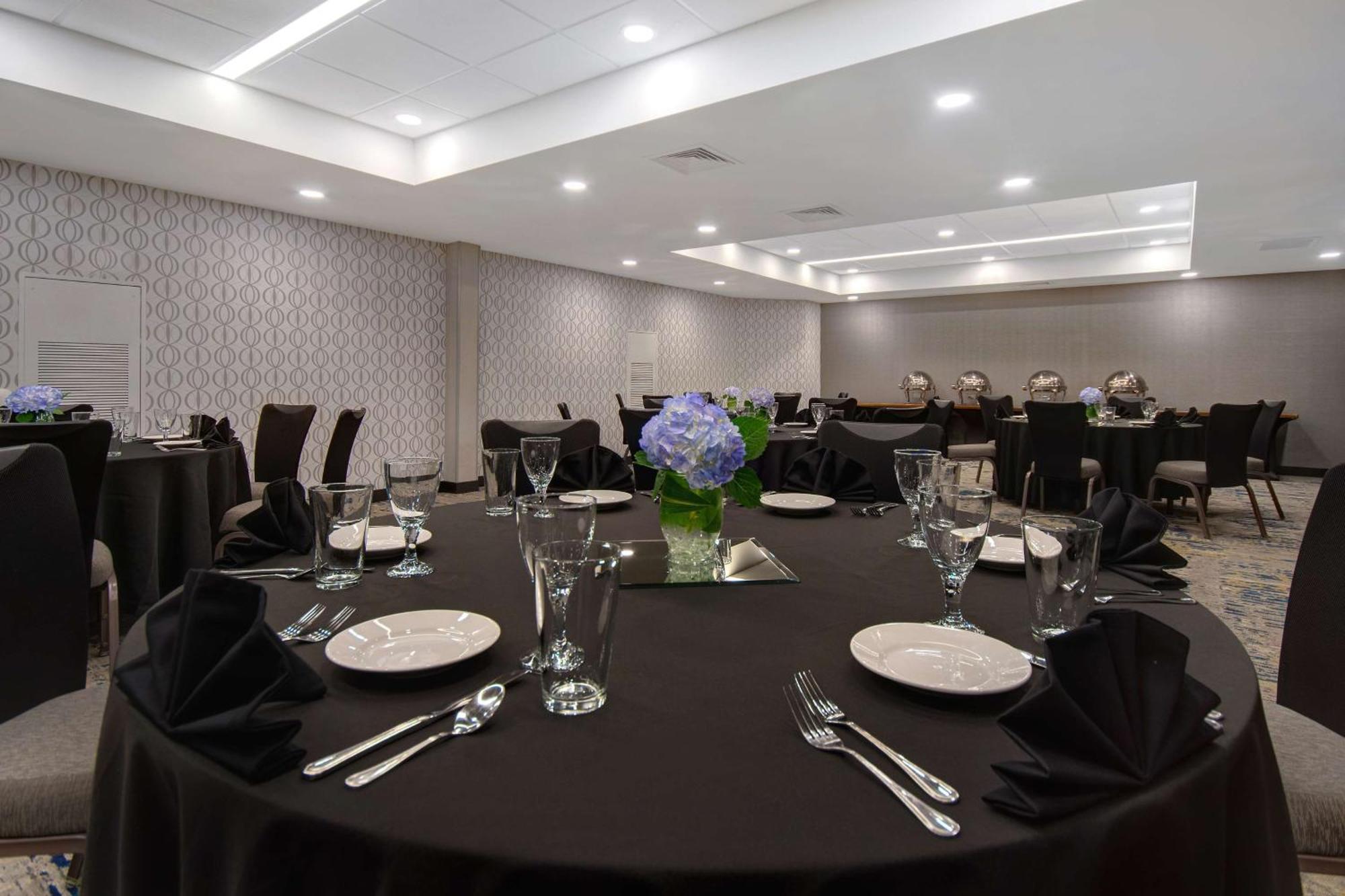 Embassy Suites By Hilton Detroit Metro Airport Romulus Exterior foto